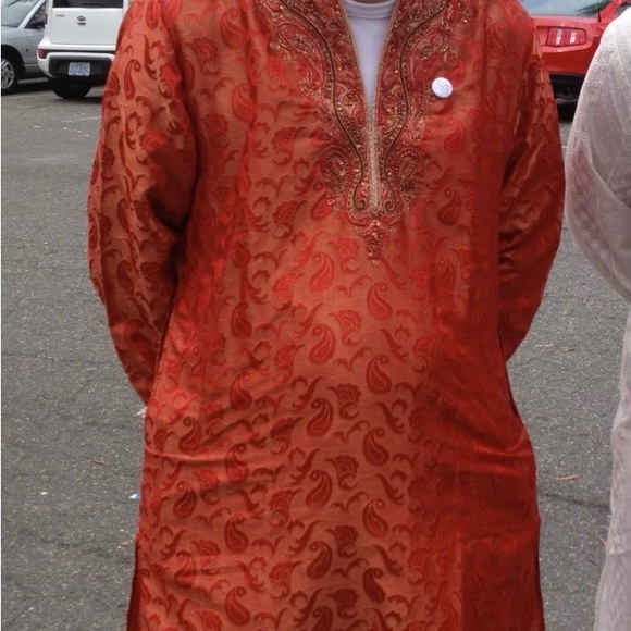 Red Narue top. - Picture 3 of 3